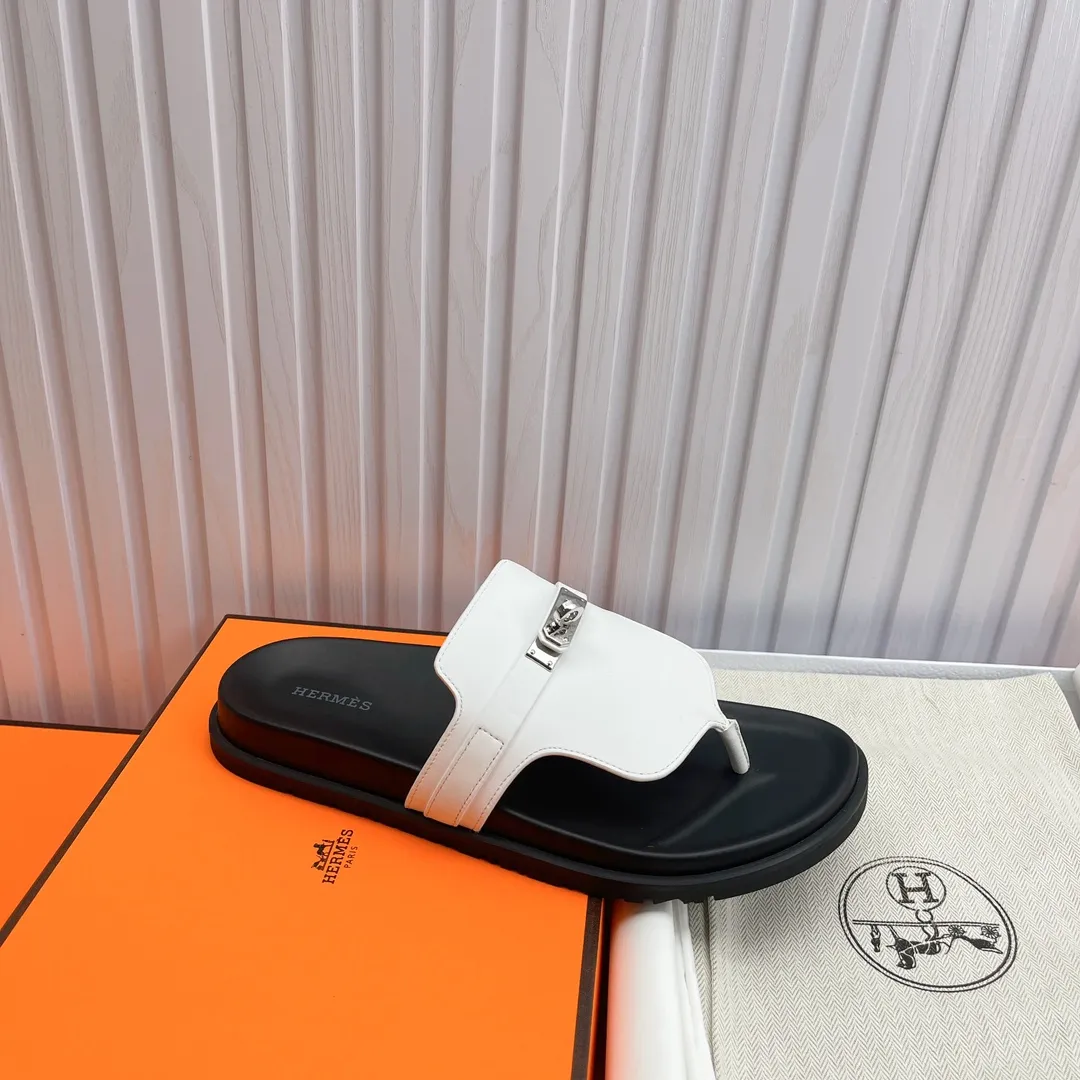 👟👟Ex-factory price 480👟👟 High version of Hermes 🐎The extremely popular couple's second uncle slippers/the latest snake print sandals and slippers, paired with various colorful socks, so trendy!  ———————— Upper: imported cowhide/Lining: imported cowhide Outsole: Tpu non-slip and wear-resistant outsole Female 36-46.